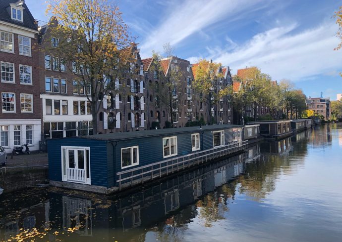 house boats in amsterdam